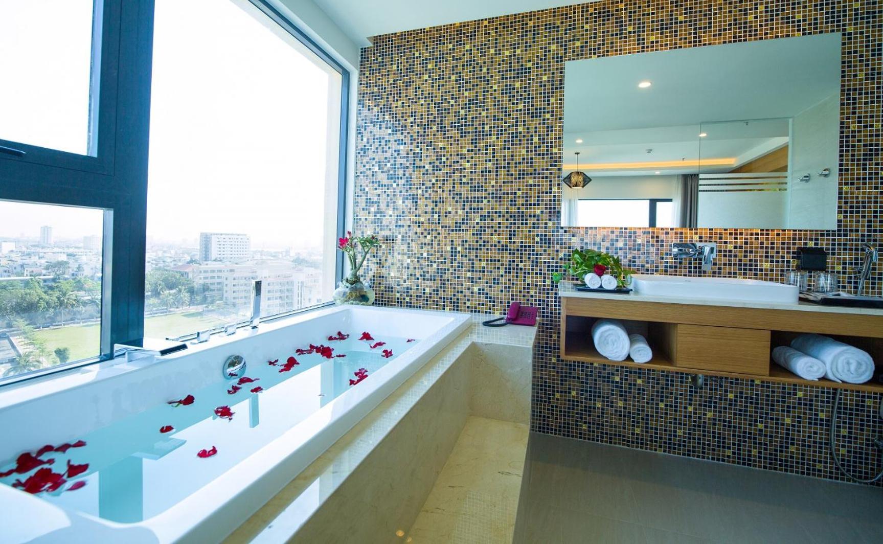 Nam Hotel & Residences Da Nang Exterior foto